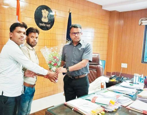 नए कलेक्टर से कई विषयों पर चर्चा  