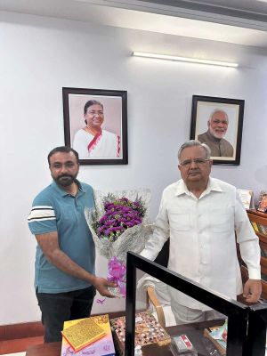 पूर्व मुख्यमंत्री डॉ. सिंह से मिले नपा अध्यक्ष