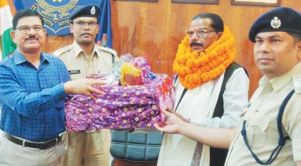 सेवानिवृत्ति पर एएसआई बालकृष्ण को दी विदाई