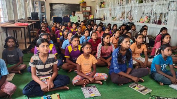 कस्तूरबा गांधी बालिका आवासीय विद्यालय में विधिक साक्षरता शिविर 