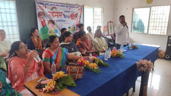 समर कैंप में अपनी प्रतिभा दिखा रहे हैं स्कूली बच्चे