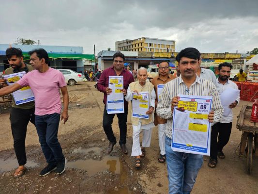 बस्तर रेल आंदोलन का बस्तर महाबंद की मांग को लेकर हाट बाजार में जनजागरण जारी