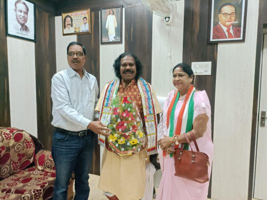 सिहावा विधायक ने नंदकुमार साय से सौजन्य भेंट की