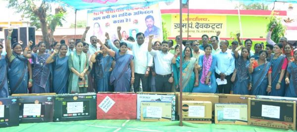 डोंगरगढ़ विखं के ग्राम पंचायत देवकट्टा में मिली 35 स्मार्ट टीवी