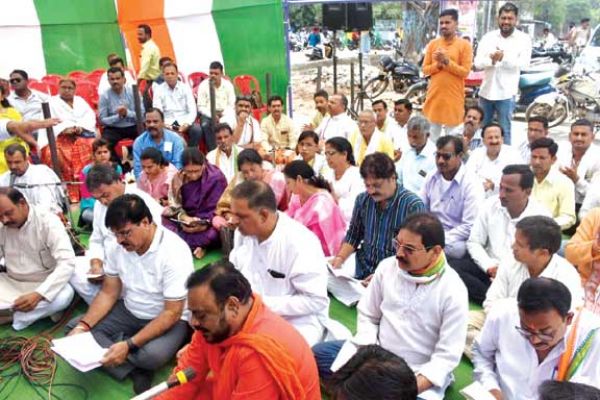 कांग्रेसियों ने किया सुंदरकांड का पाठ