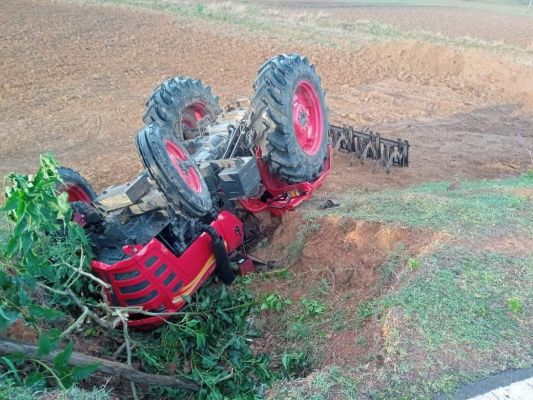 ट्रैक्टर पलटा, 2 बच्चों की मौत