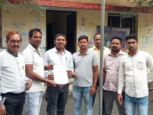 विभिन्न मांगों को लेकर मीटर रीडर श्रमिकों ने सौंपा ज्ञापन