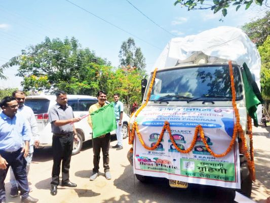 शहर को प्लास्टिक मुक्त बनाने प्लास्टिक  वेस्ट से भरी वाहन को हरी झण्डी 