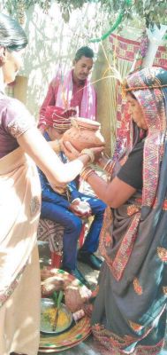 साहू संघ की पहल पर विधवा मां ने बेटे के विवाह में मौर सौंपा