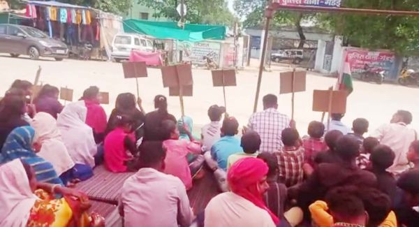 जिला सहकारी बैंक अध्यक्ष नवाज ने तुड़वाया अनशन 