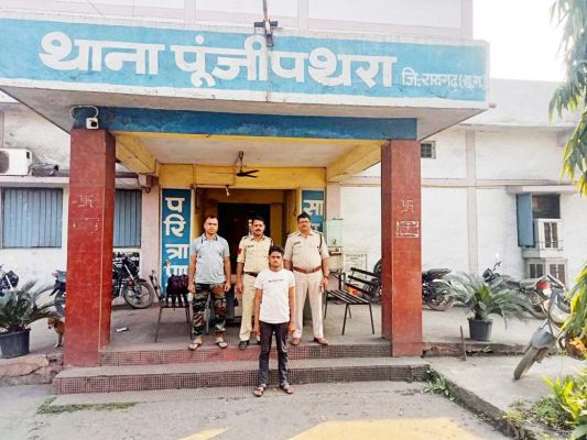 सुरक्षागार्ड चुराता था प्लांट  से लोहा, गिरफ्तार