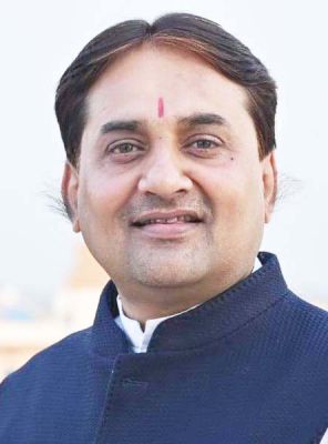 पिता राम विरोधी व पुत्र हनुमान  विरोधी - नीलू