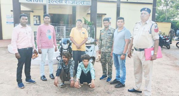 मोटरसाइकिल व जेवरों की चोरी, नाबालिग समेत 3 गिरफ्तार