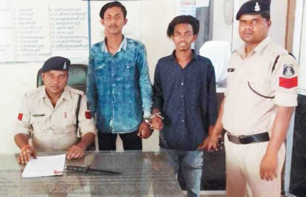 चाकू लेकर मारपीट, दो आरोपी गिरफ्तार