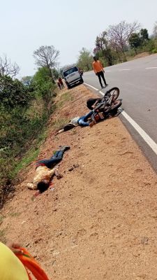 पिकअप वाहन ने बाईक को मारी टक्कर, तीन की मौत
