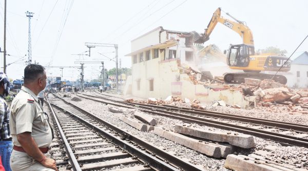 स्टेशन में आज से 24 घंटे का कफ्र्यूू