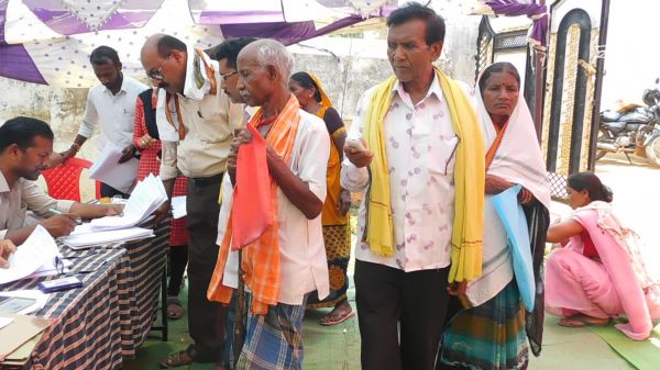 अछोटा में जिला स्तरीय शिविर  में निबटे 138 प्रकरण