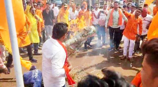 विहिप बजरंगदल ने फूंका कांग्रेस के राष्ट्रीय अध्यक्ष का पुतला 