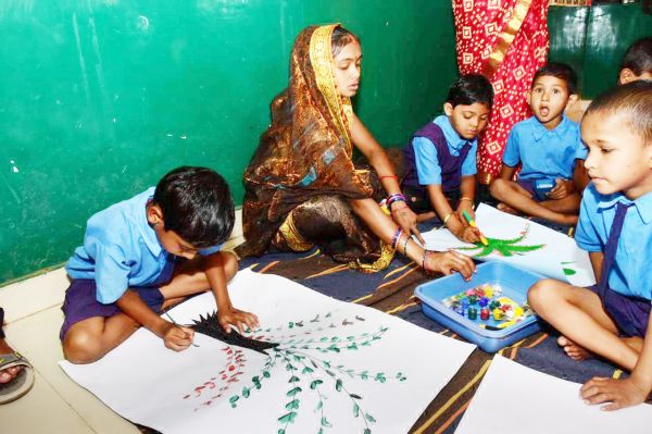 निजी स्कूलों की तर्ज पर गांव के प्राथमिक शालाओं में समर कैम्प शुरू