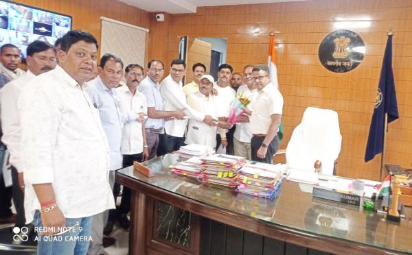 जिला प्रगतिशील छत्तीसगढ़ सतनामी समाज के पदाधिकारियों ने कलेक्टर से की मुलाकात