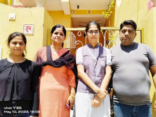 12वीं में 6वें स्थान पर रहीं प्रिया सीए बनना चाहती हैं  