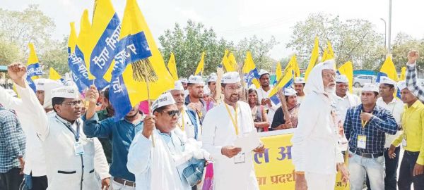 जल संकट निराकरण के लिए आप ने सौंपा ज्ञापन