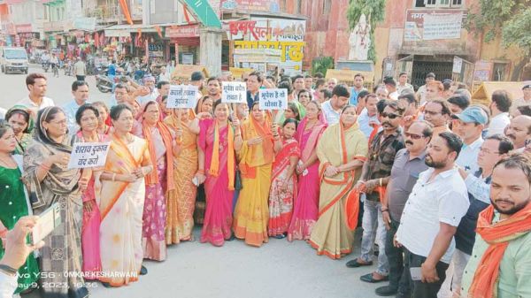 सीएम व आबकारी मंत्री का पुतला फूंका