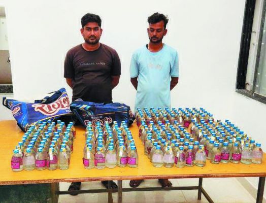 ढ़ाई सौ पौवा तस्करी करते  दो आरोपी पकड़ाए