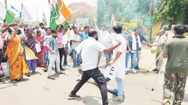 कांग्रेसियों ने भाजपा व ईडी का किया पुतला दहन