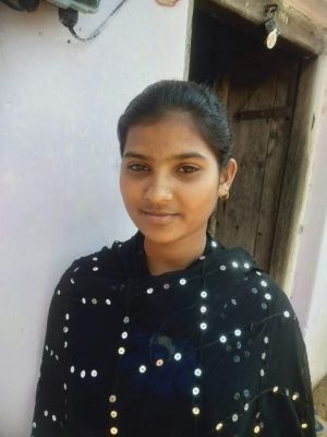 10वीं में रीना का  90 फीसदी अंक