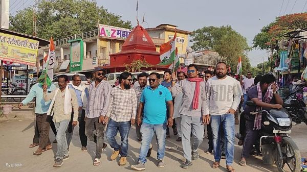कांग्रेसियों ने भाजपा व ईडी का किया पुतला दहन 
