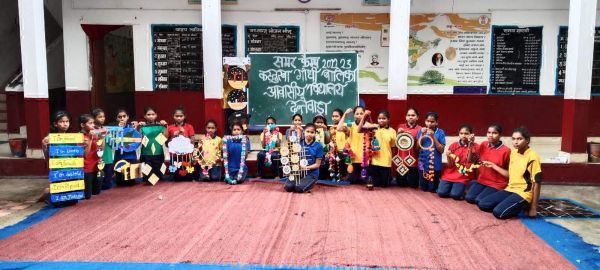 कस्तूरबा विद्यालय में छात्राओं ने सीखीं कलाएं 