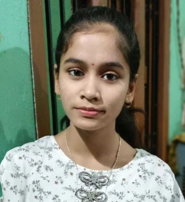 गांव की बेटी अमृता ने 12वीं में अपने स्कूल में किया टॉप
