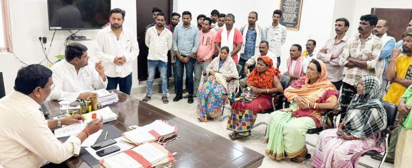 शहरी और ग्रामीण क्षेत्र की समस्याओं पर युवा आयोग अध्यक्ष ने कलेक्टर से की चर्चा
