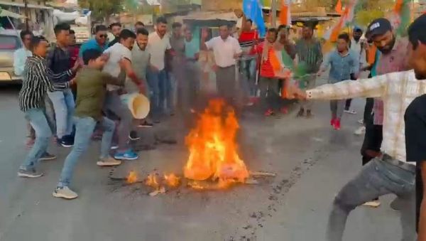 पीएम-ईडी का फूंका पुतला