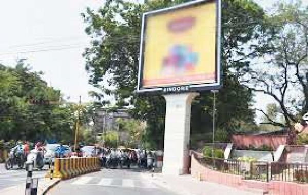 16 यूनीपोल का वार्षिक किराया सिर्फ 4. 50 लाख, लीज भी 20 साल के लिए, कुछ पार्षद सवाल उठा रहे
