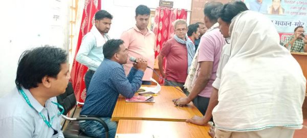 आवास मेला : स्वयं के आवास के लिए चार दर्जन से अधिक लोगों ने दिखाई उत्सुकता