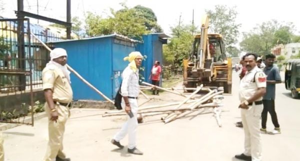 बेजाकब्जा हटाने को लेकर पुलिस लाईन में बवाल