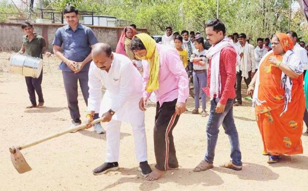 भूपेश सरकार सभी क्षेत्रों में बहा रही विकास की गंगा-कमरो