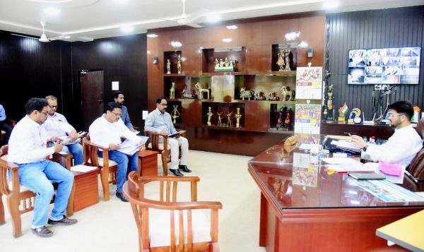 जल जीवन मिशन के कार्यों की प्रगति के लिए निर्माण एजेंसियों से  चर्चा