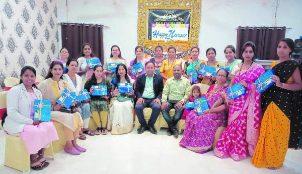 सीएचसी कसडोल में नर्सों का सम्मान     