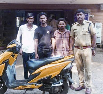  लघुशंका के लिए रूके कृषि छात्रों से चेन लूटने वाले तीन लुटेरे गिरफ्तार