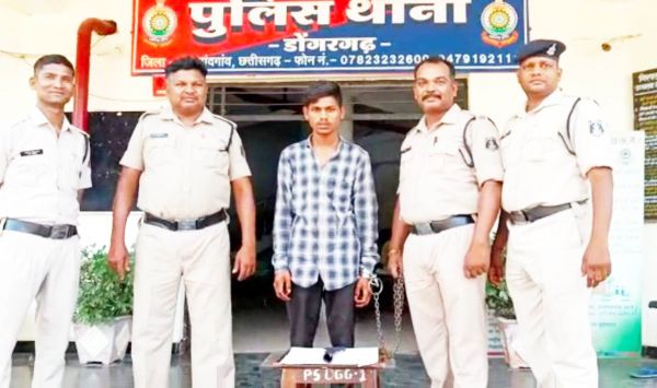 हथियार लहराते  युवक गिरफ्तार
