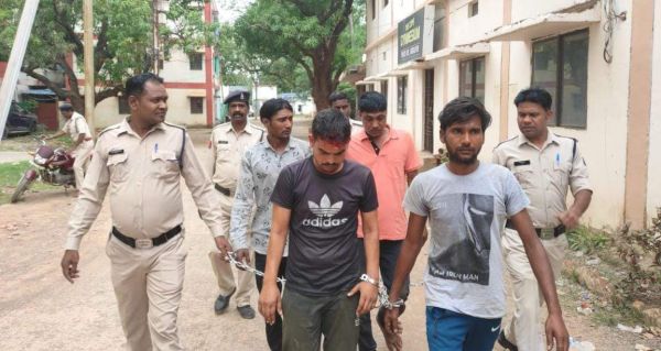 ऑटो में घूम-घूमकर करते थे  रेकी, धमतरी से 4 बंदी