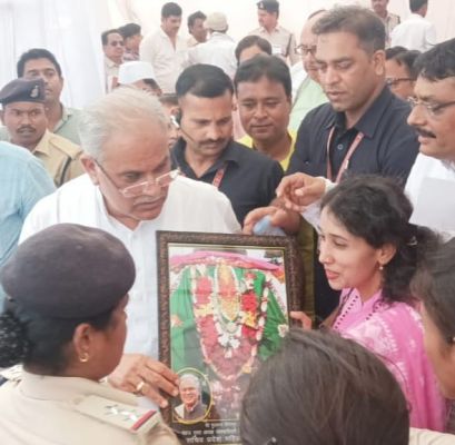प्रज्ञा गुप्ता ने साइंस कॉलेज के  विकास के लिए मांग पत्र सौंपा