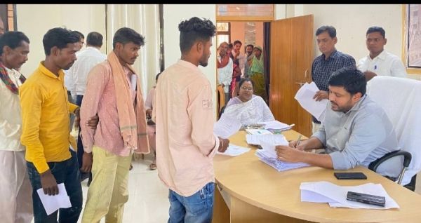 जनचौपाल में 90 आवेदन मिले