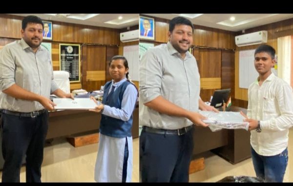 प्रतिभावान विद्यार्थियों को लैपटॉप