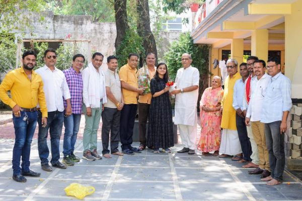तन्वी बिंदल के घर पहुंच भाजपाईयों ने दी शुभकामनाएं