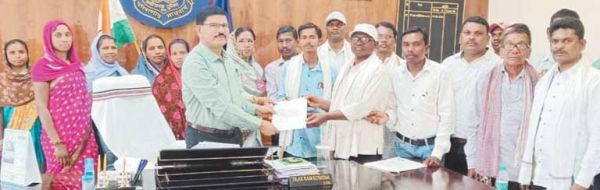 विधायक कमरो के खिलाफ अमर्यादित शब्दों का इस्तेमाल करने का आरोप