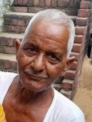 जिंदा हूं साहब मेरे भी बाल बच्चे हैं  मुझे मेरी जमीन वापस दिला दो
